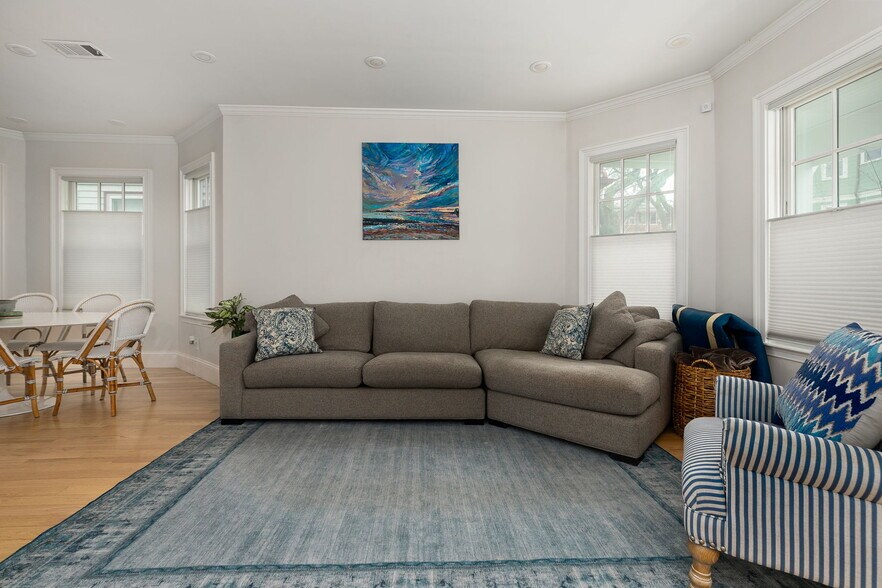 Building Photo - 8 Hamilton Rd