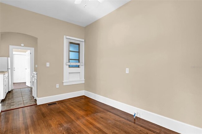 Building Photo - 2449 Burlington Ave N
