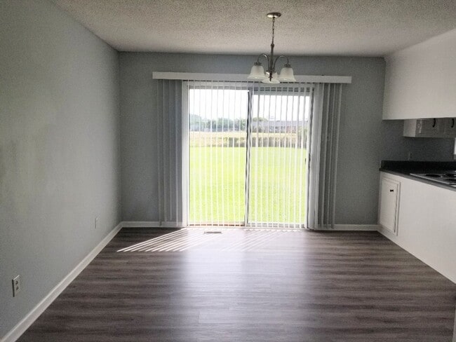 Building Photo - 112 Kelly Ct