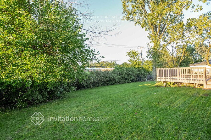 Building Photo - 5447 Yale Ln