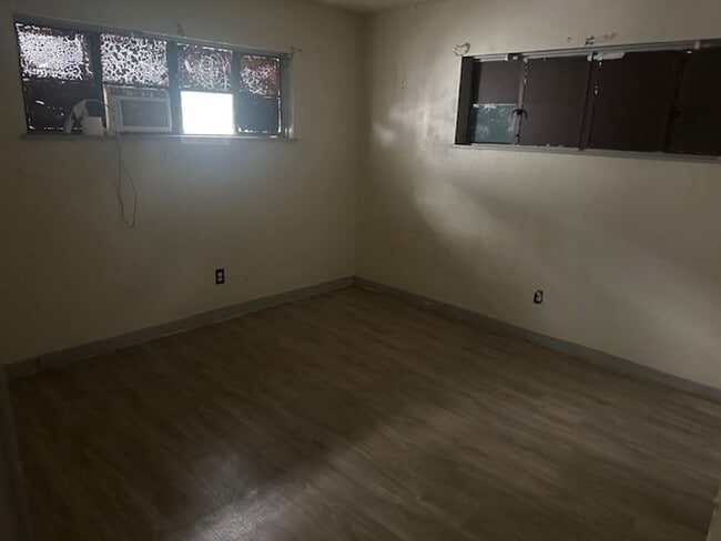 Building Photo - 4409 S Travis St