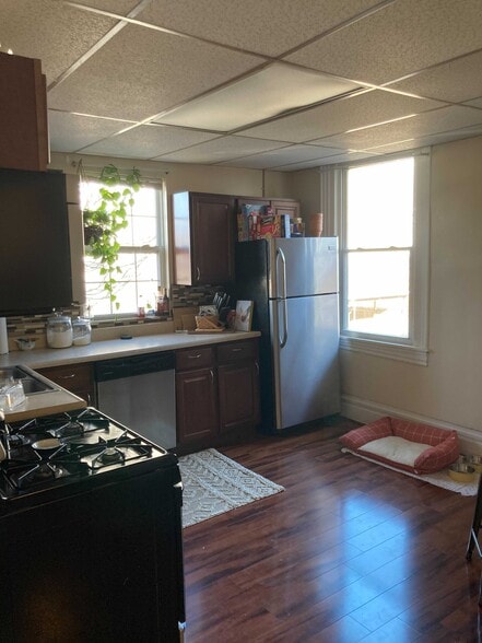 Eat In Kitchen - 173 36th St