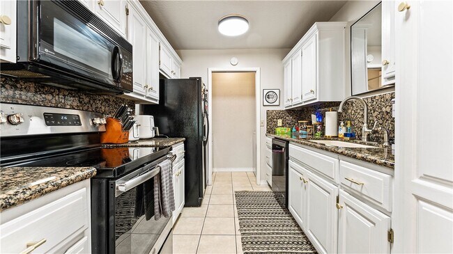 Building Photo - 2 S Prairie Dunes Dr