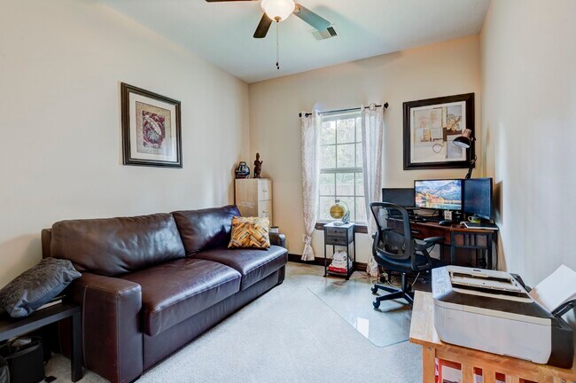 Building Photo - 901 Franconia Dr