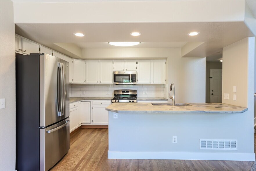 Building Photo - 19754 New Market Ct