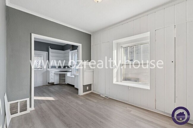 Building Photo - 4319 Parrakeet Ave