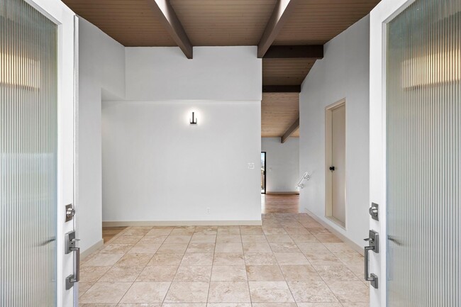 Building Photo - Mystic Hills Ocean View Home