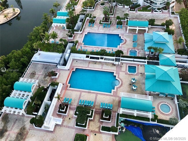 Building Photo - 16400 Collins Ave