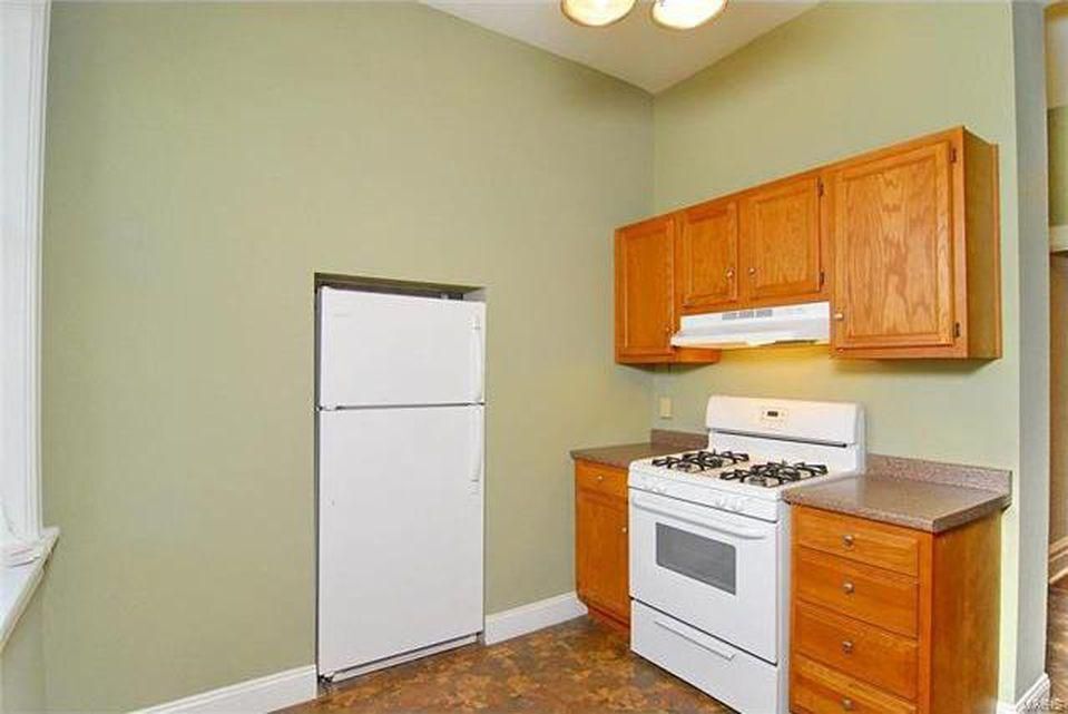 Stove, fridge - 2707 Ann Ave