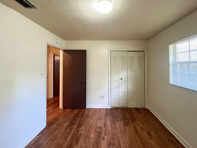 Building Photo - 3BR/2BA House in Northwood Pines - availab...