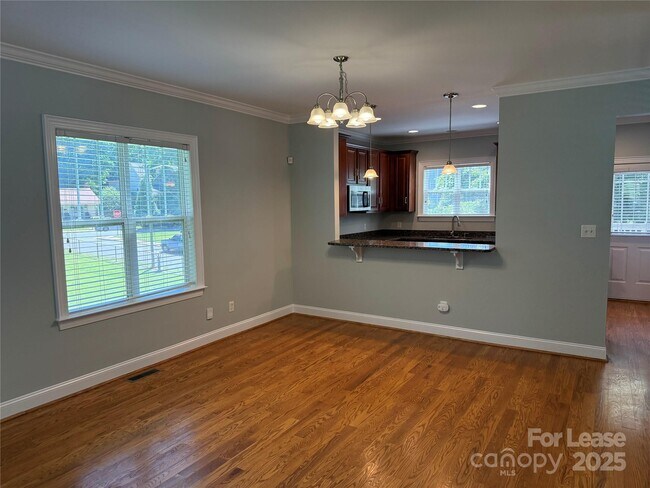Building Photo - 311 Woodvale Pl