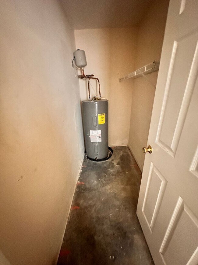 Building Photo - 2 Green Acre Rd NE