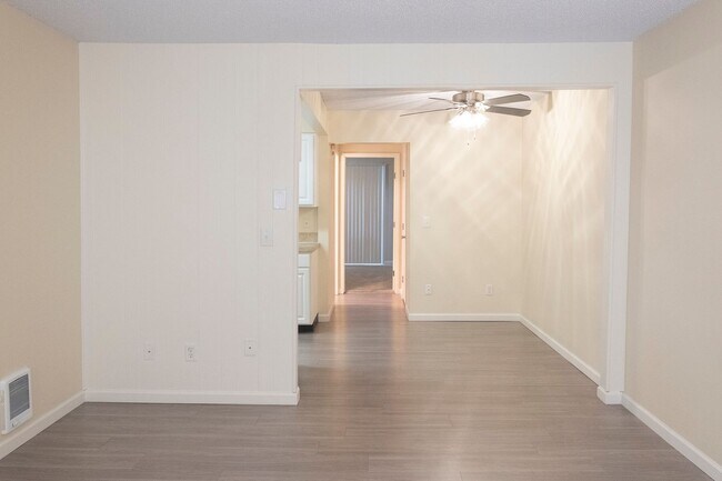 Building Photo - Charming Irvington Flat with Classic Style!