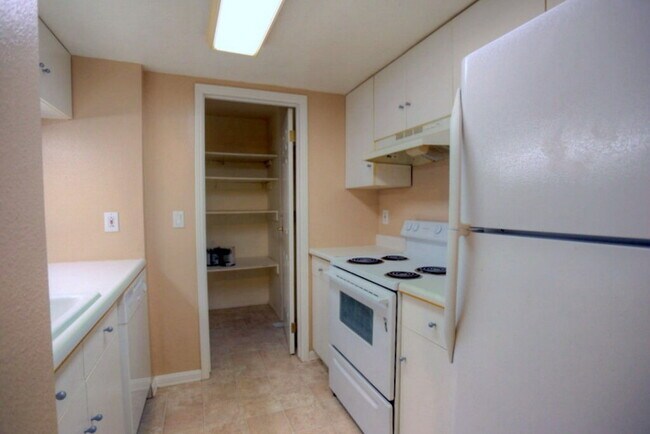 Building Photo - Condo for Rent in Overlake - Bellevue Area!