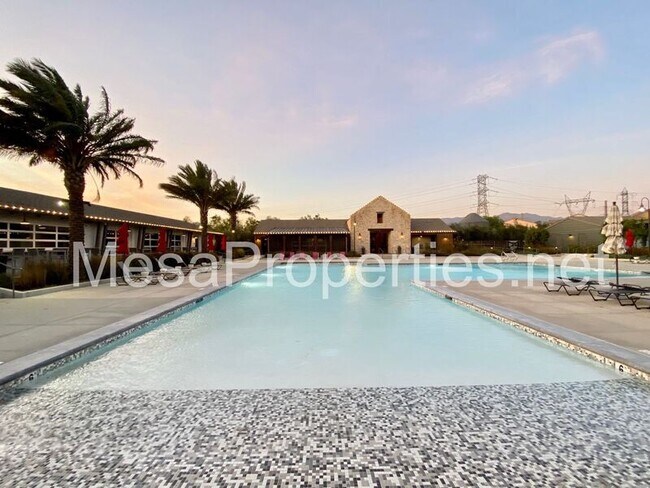 Building Photo - 3134 E La Avenida Dr