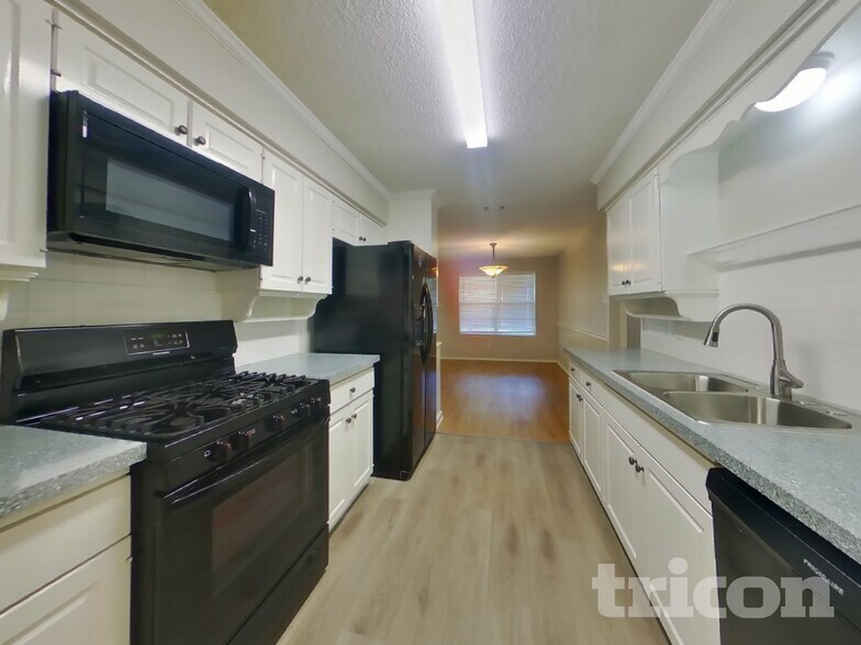 Building Photo - 2710 Jewell Dr