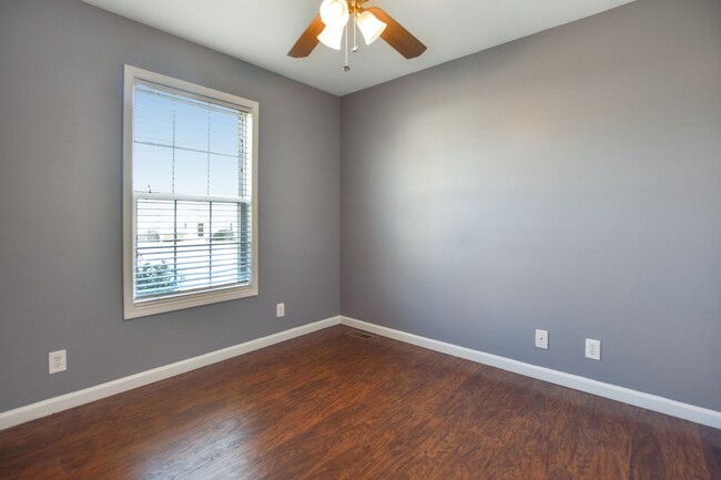 Building Photo - Pet Friendly Three Bedroom!