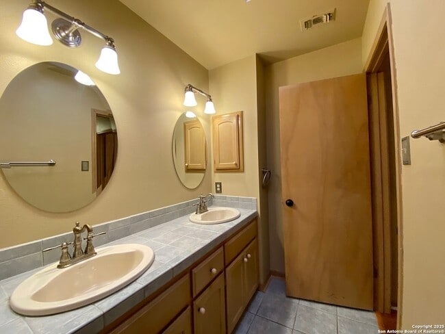 Building Photo - 8911 Shady Leaf