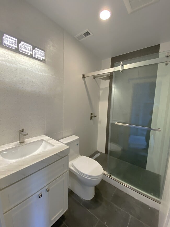 Building Photo - 265 Flournoy St