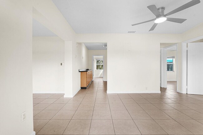 Building Photo - 261 NE 45th St