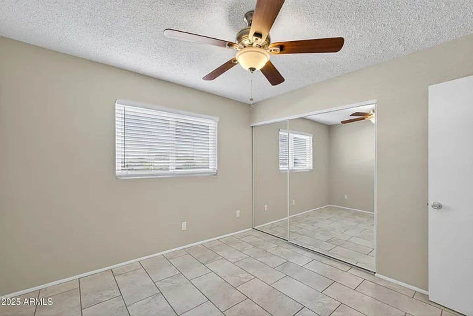 Building Photo - 860 E Brown Rd