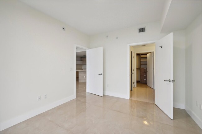 Building Photo - 16385 Biscayne Blvd