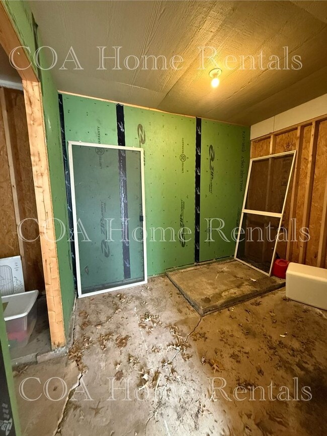 Building Photo - Great West Side Neighborhood