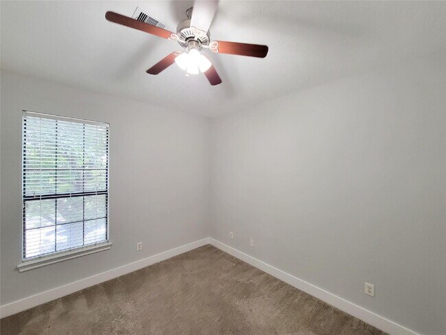 Building Photo - 3 Bed Townhome in 77003 Near Minute Maid Park + First-Floor Living