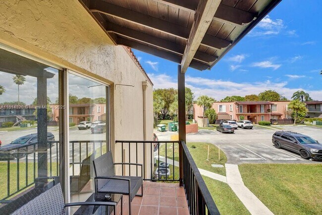 Building Photo - 10804 N Kendall Dr