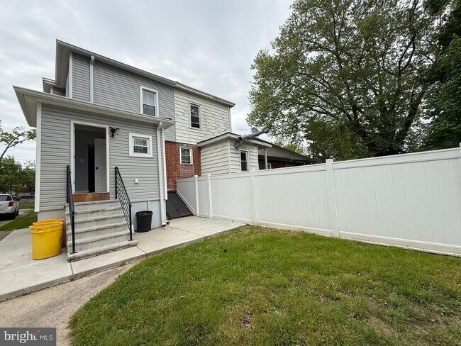 Building Photo - 129 Clearfield Ave