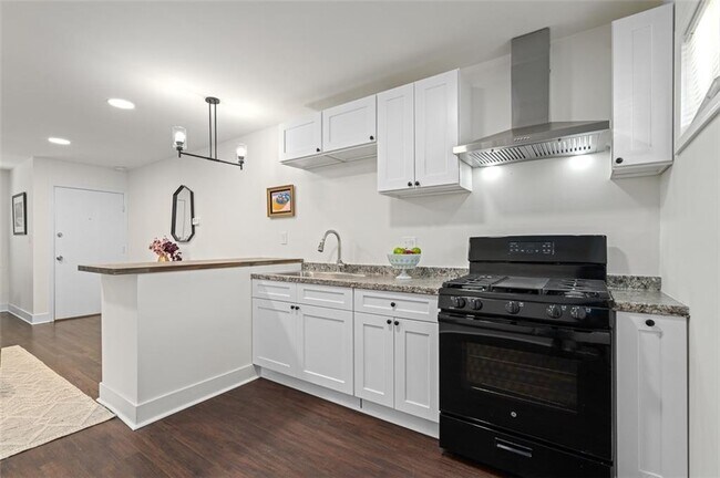 Building Photo - 1437 Vesta Ave
