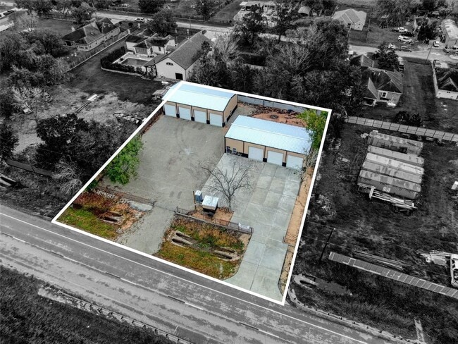 Building Photo - 13051 Pleasant Valley Dr