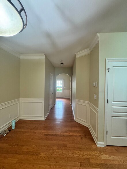 Building Photo - 6215 Elmshorn Way