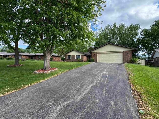 Primary Photo - 5855 Thatcher Dr