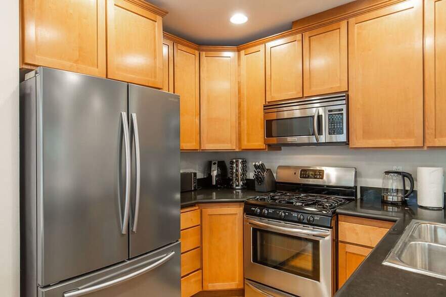 Building Photo - 316 19th Ave