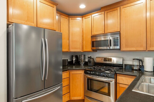 Building Photo - 316 19th Ave