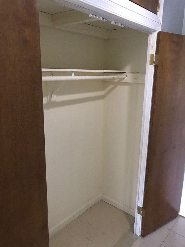 Building Photo - Miami Beach Home with a Pool!