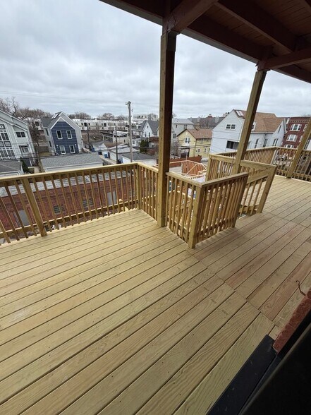 Building Photo - 486 N Hermitage Ave