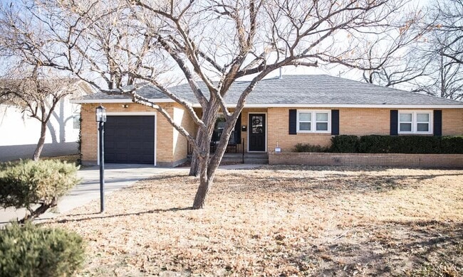 Building Photo - 2225 Peach Tree St