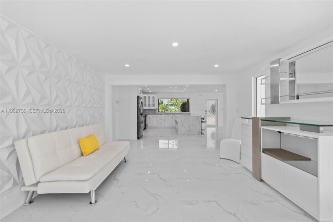 Building Photo - 2816 NE 35th St