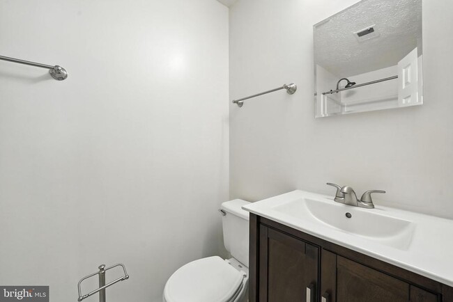 Building Photo - 18202 Macrae Ct