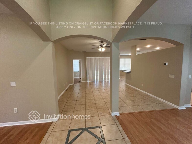 Building Photo - 1613 Loriana St