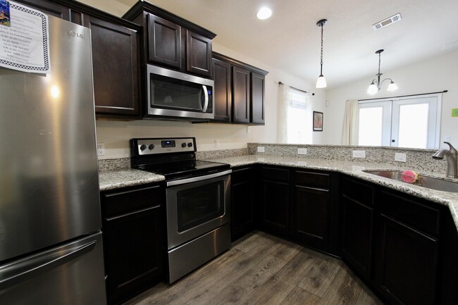 Building Photo - 130 Lillian Wy