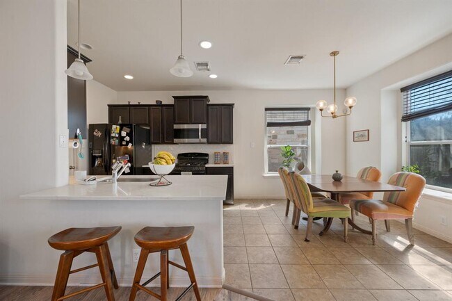 Building Photo - 2209 Nestlewood Dr