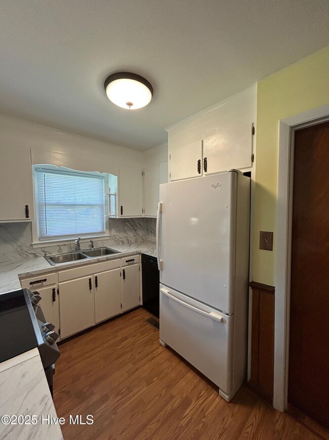 Building Photo - 204 Diane Dr