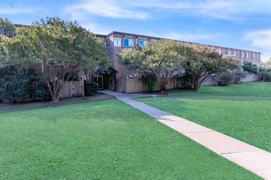 Paradise Gardens Apartments 1500 N Garrett Ave Dallas TX 75206