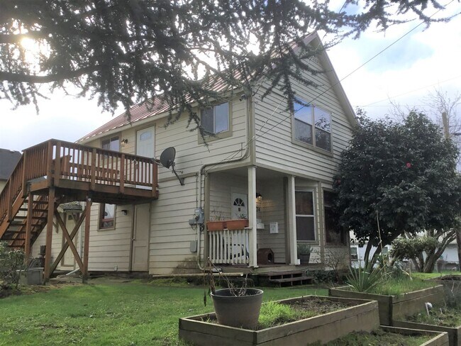 Building Photo - 851000