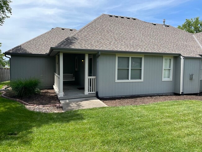 Building Photo - 505 S Lakeshore Dr