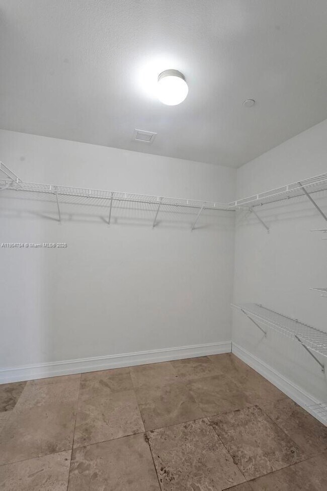 Building Photo - 2475 Brickell Ave