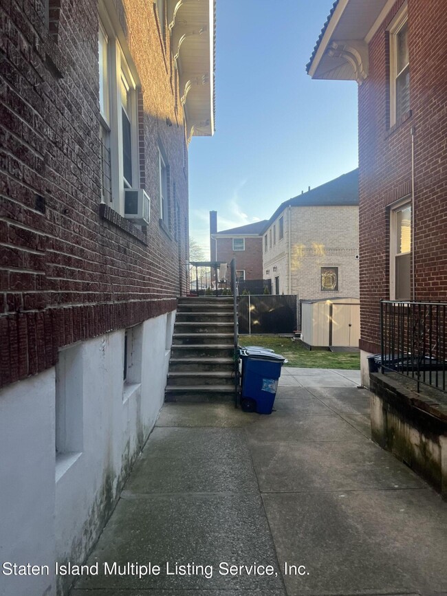 Building Photo - 542 BROADWAY-